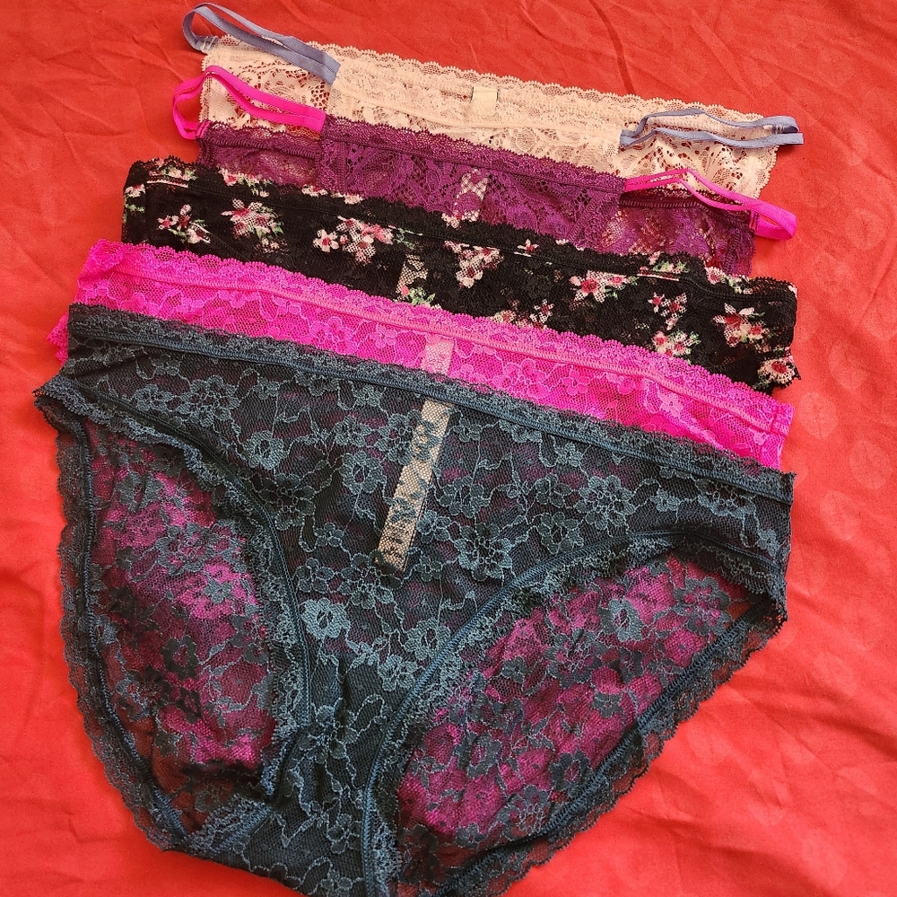 Victoria Secret Lace Bikini set size Medium NIP - Picture 2 of 8